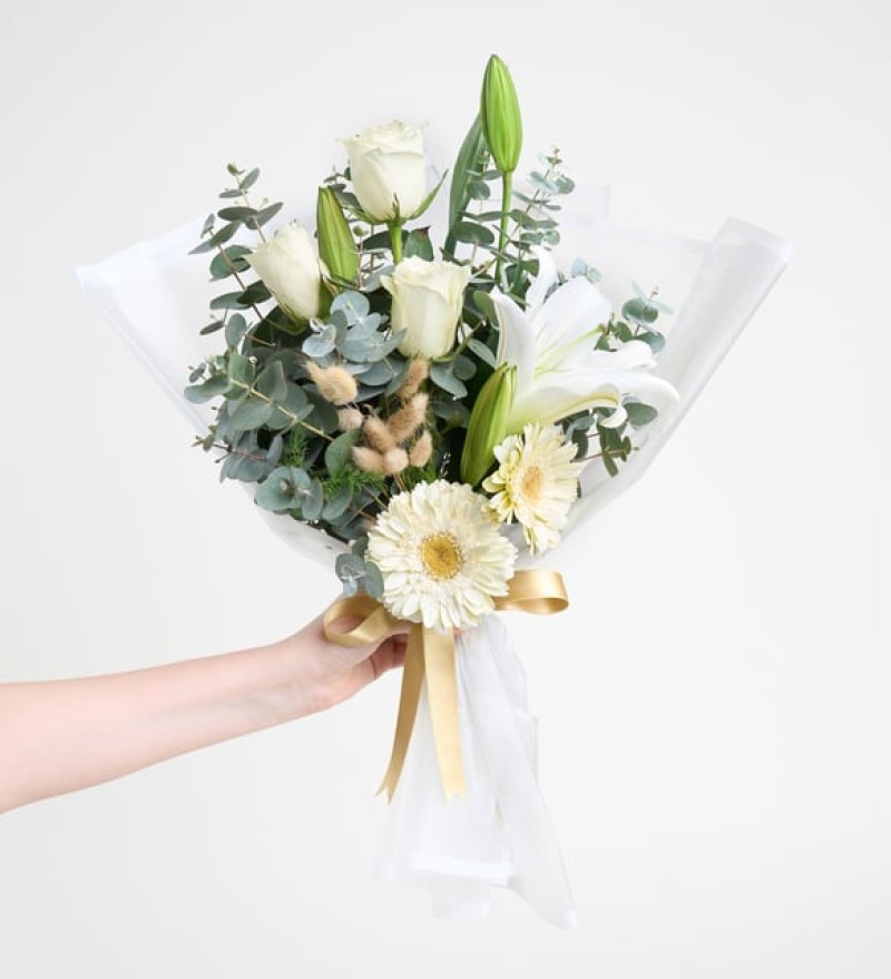 Beyaz Lilyum & Gerbera & Gül Çiçek Buketi